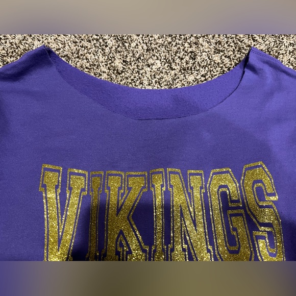 Off the shoulder raw edge Vikings Sweatshirt - Picture 3 of 6